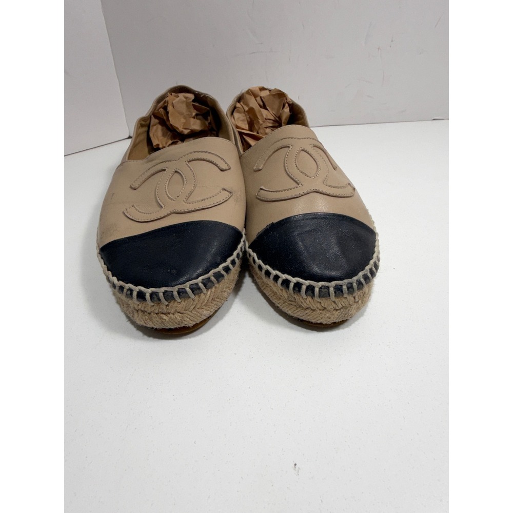 Chanel Lambskin Leather CC Logo Espadrille Flats 38/8 Beige Black Cap Toe SlipOn - Picture 3 of 12